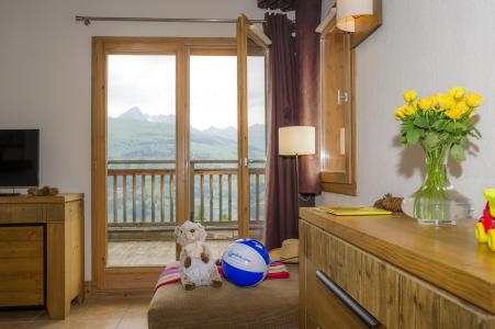 Holiday in mountain resort Résidence les Chalets de Wengen - Montchavin La Plagne - French window onto balcony