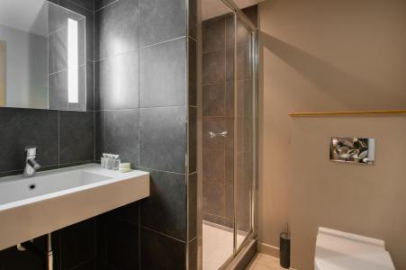 Holiday in mountain resort 4 room apartment 6 people (WINTER 127) - Résidence les Chalets du Forum - Courchevel - Shower