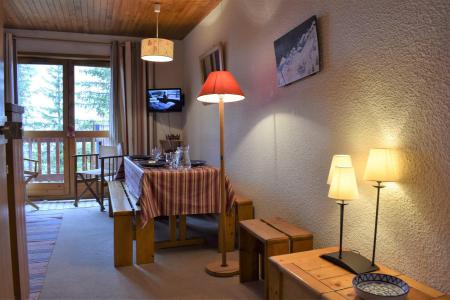Urlaub in den Bergen 2-Zimmer-Appartment für 4 Personen (P4) - Résidence les Chandonnelles II - Méribel - Wohnzimmer