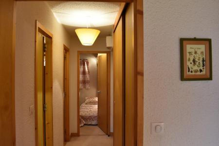 Vacances en montagne Appartement 2 pièces 4 personnes (P3) - Résidence les Chandonnelles II - Méribel - Couloir