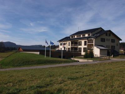 Vacances en montagne Résidence les Clarines - Les Rousses - Extérieur été