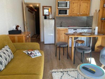 Vakantie in de bergen Studio cabine 4 personen (112A2) - Résidence les Clarines A2 - Risoul - Woonkamer