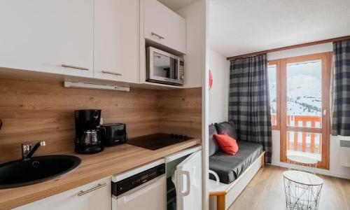 Rent in ski resort 2 room apartment 5 people (Sélection 28m²-4) - Résidence les Constellations - Maeva Home - La Plagne - Kitchenette