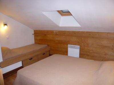 Holiday in mountain resort 3 room chalet 7 people - Résidence les Edelweiss - Champagny-en-Vanoise - Bedroom under mansard