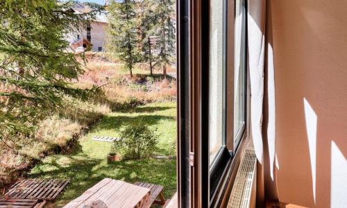 Rent in ski resort Studio 4 people (Budget 25m²-1) - Résidence Les Edelweiss - maeva Home - Vars - Summer outside