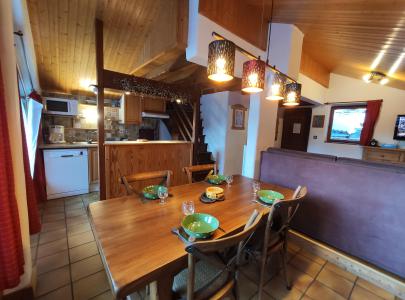 Holiday in mountain resort Studio mezzanine 4 people - Résidence les Edelweiss - Champagny-en-Vanoise - Dining area