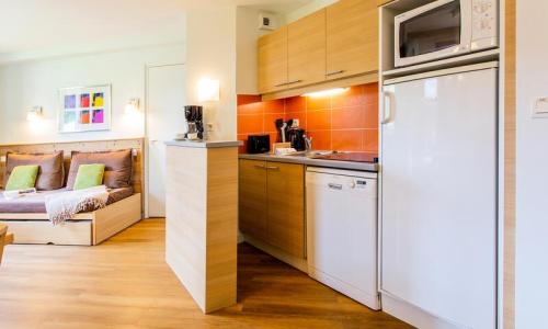 Vacances en montagne Appartement 2 pièces 6 personnes (49m²) - Résidence Les Gémeaux MH - La Plagne - Coin cuisine