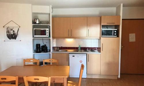 Vakantie in de bergen Appartement 3 kamers 6 personen (Confort 44m²-2) - Résidence les Gentianes - MH - Puy-Saint-Vincent - Buiten zomer