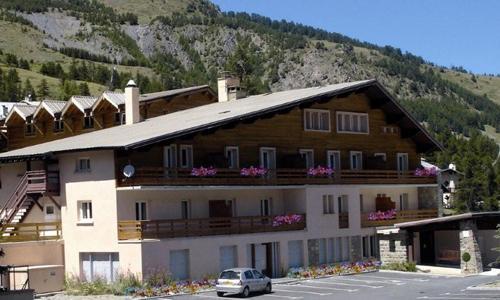 Location au ski Résidence les Myrtilles - Vars - Extérieur été