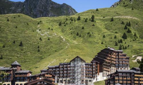 Urlaub in den Bergen Résidence les Néreïdes - MH - La Plagne - Draußen im Sommer