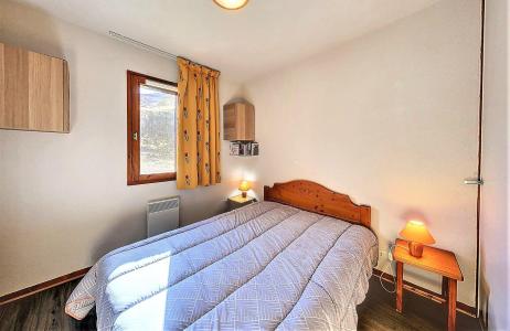 Holiday in mountain resort 3 room apartment 6 people ( B57) - Résidence les Pistes - Le Corbier - Bedroom