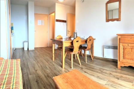 Urlaub in den Bergen 3-Zimmer-Appartment für 6 Personen (C84) - Résidence les Pistes - Le Corbier - Wohnzimmer