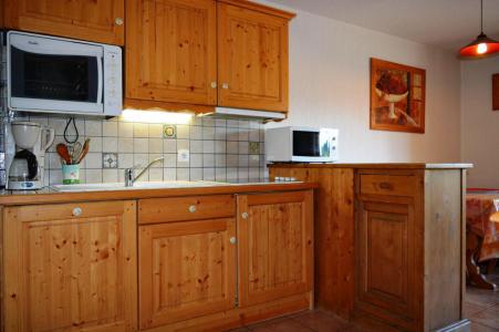 Vakantie in de bergen Appartement 3 kamers 6 personen (B8) - Résidence les Pistes du Soleil B - Le Grand Bornand - Keukenblok