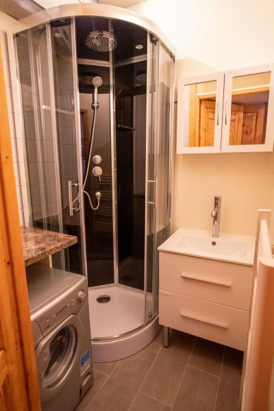 Holiday in mountain resort 2 room apartment sleeping corner 6 people (SB202C) - Résidence les Portes de la Vanoise - La Norma - Shower room