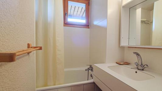 Holiday in mountain resort 3 room apartment 6 people (022) - Résidence les Roches Blanches - Valmorel