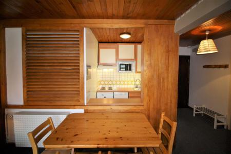 Holiday in mountain resort 2 room apartment 4 people (A6CL) - Résidence les Roches Rouges A - Tignes - Table