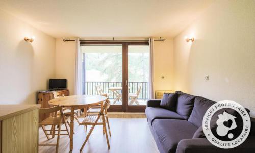 Rent in ski resort Studio 4 people (Confort 25m²-2) - Résidence les Trois Soleils - Maeva Home - La Joue du Loup - Living room