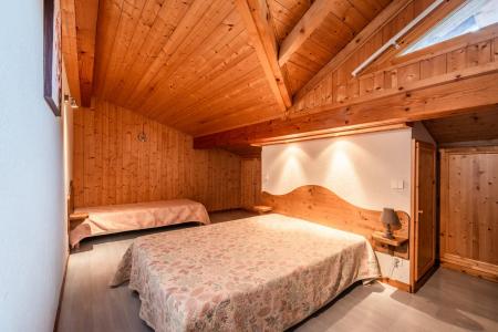 Holiday in mountain resort 3 room apartment 6 people - Résidence Lou Baitandys - Les Gets - Bedroom