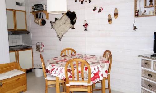 Аренда на лыжном курорте Квартира студия для 4 чел. (28m²) - Résidence Lupins - Alpe d'Huez - летом под открытым небом