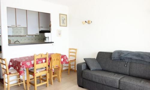 Rent in ski resort Studio 4 people (33m²) - Résidence Majestic II - Alpe d'Huez - Living room
