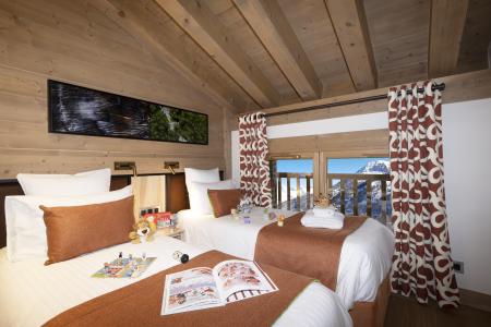 Holiday in mountain resort Résidence Manaka - La Plagne - Bedroom under mansard