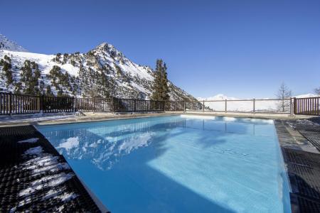 Holiday in mountain resort Résidence Manoir Savoie - Les Arcs - Swimming pool