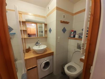 Holiday in mountain resort Studio 2 people (M-450) - Résidence Melezets 1 - Valfréjus - Bathroom