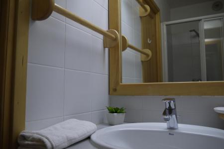 Vacanze in montagna Appartamento 3 stanze con cabina per 6 persone (002) - Résidence Moraine - Méribel-Mottaret - Bagno con doccia