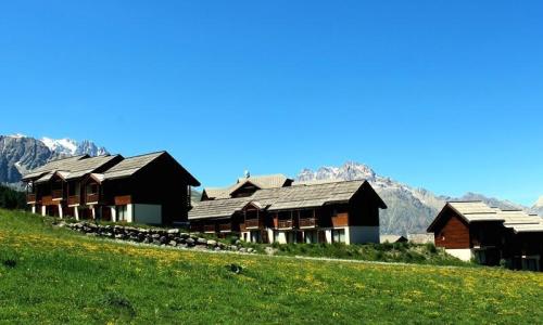 Skiverleih Résidence Parc Aux Etoiles - MH - Puy-Saint-Vincent - Draußen im Sommer