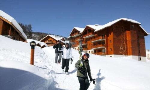 Skiverleih Résidence Parc Aux Etoiles - MH - Puy-Saint-Vincent - Draußen im Sommer