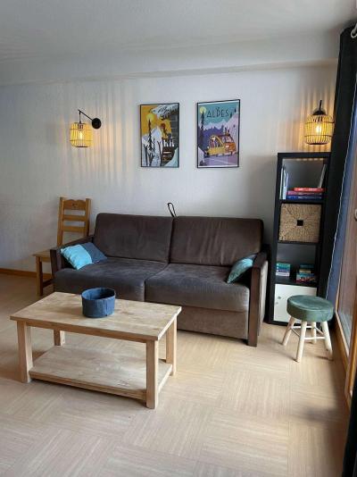 Holiday in mountain resort 2 room apartment sleeping corner 6 people (2023) - Résidence Parc des Airelles - Les Orres - Living room