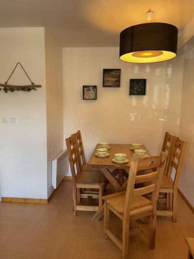 Holiday in mountain resort 2 room apartment sleeping corner 6 people (2023) - Résidence Parc des Airelles - Les Orres - Living room