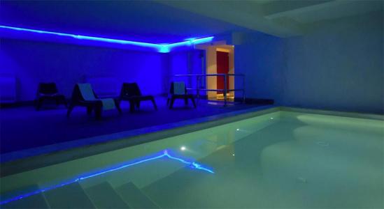 Wakacje w górach Résidence Pierre Blanche - Les Menuires - Basen