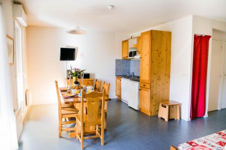 Holiday in mountain resort Résidence Plein Soleil - La Norma - Open-plan kitchen