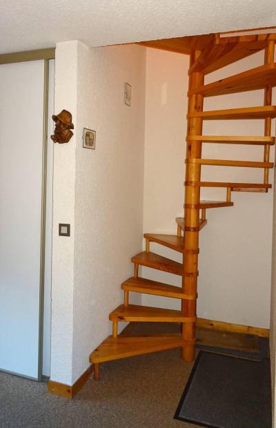 Vacaciones en montaña Estudio mezzanine para 6 personas (213) - Résidence Praz du Soleil - Les Gets - Escalera