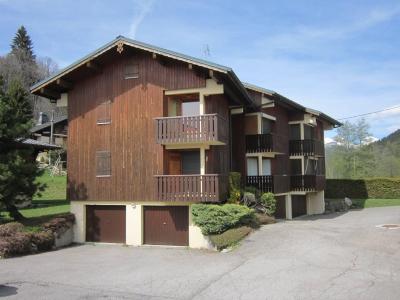 Rent in ski resort 2 room apartment 4 people - Résidence Rebiolle - Les Gets - Summer outside