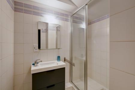 Holiday in mountain resort 3 room duplex apartment 7 people (RDB31) - Résidence Roseland - Brides Les Bains - Shower room