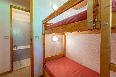 Holiday in mountain resort Studio cabin 4 people (010) - Résidence Sherpa - Méribel-Mottaret - Accommodation