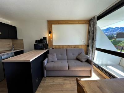 Holiday in mountain resort Studio sleeping corner 4 people (214) - Résidence Tougnette - Les Menuires - Living room