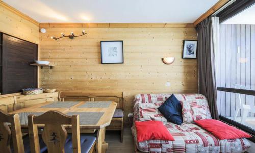 Rent in ski resort Studio 4 people (Sélection 30m²-4) - Studio dans le quartier Reberty 1850 aux Ménuires - Les Menuires - Living room